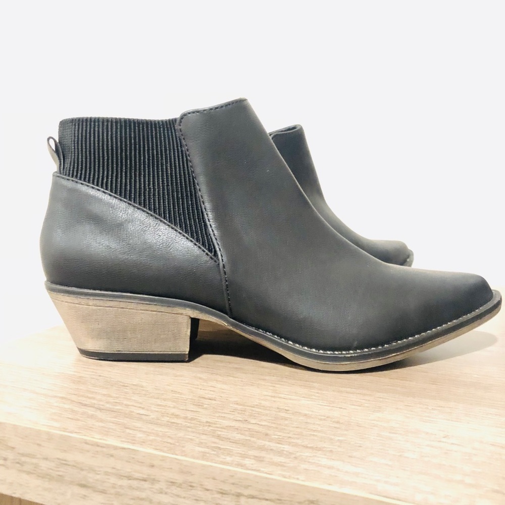 Brand new black boots